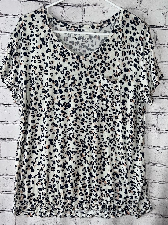 Koolaburra Tops - Koolaburra by UGG Cheetah Print Pocket Tee Size Medium Petite